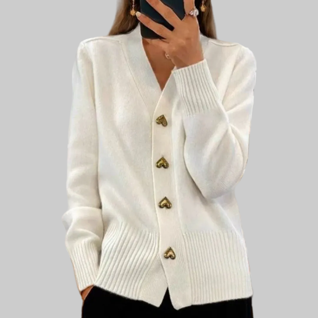 ADELE | Puha pulóver szív alakú gombokkal