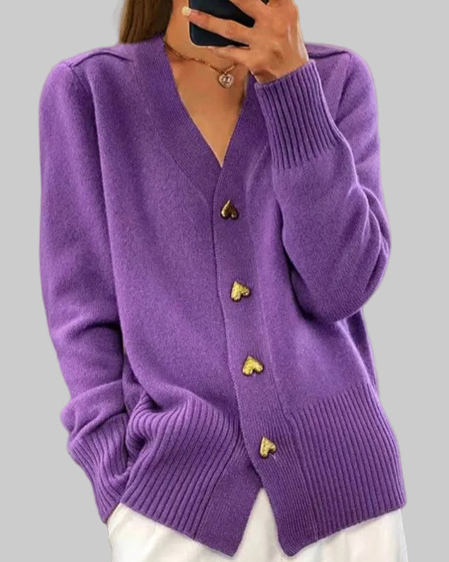 ADELE | Puha pulóver szív alakú gombokkal